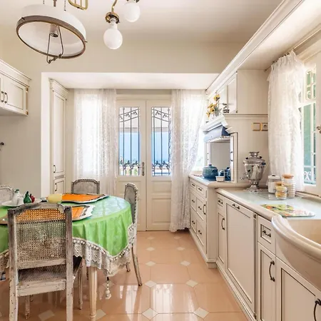 Palazzo Reale Superior Hersonissos (Crete)